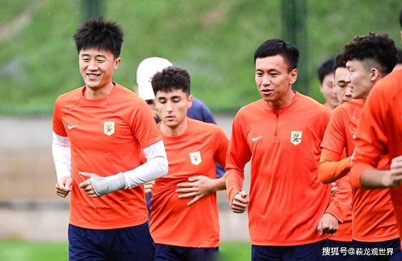 易游yy体育官网-里程碑夜本菲卡扳平良机;亚冠清晨刷纪录;赛场秩序良好;纪律约束更严格