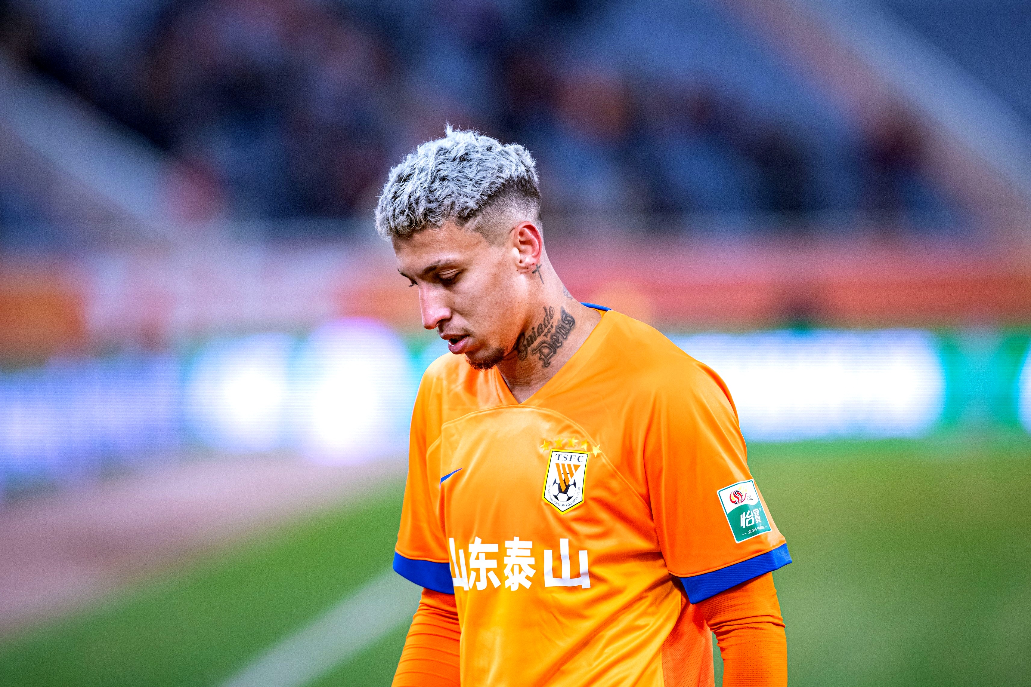 yy易游体育官网入口-山东泰山发布备战花絮；今夜伤情更新；西甲任务艰巨；年轻球员得到机会